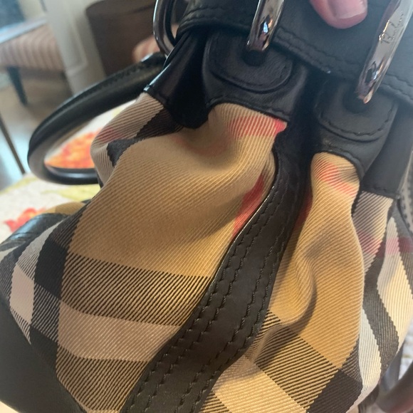Burberry Leather Large  Black and Tan Bag with Textured Leather Trim - Picture 6 of 16